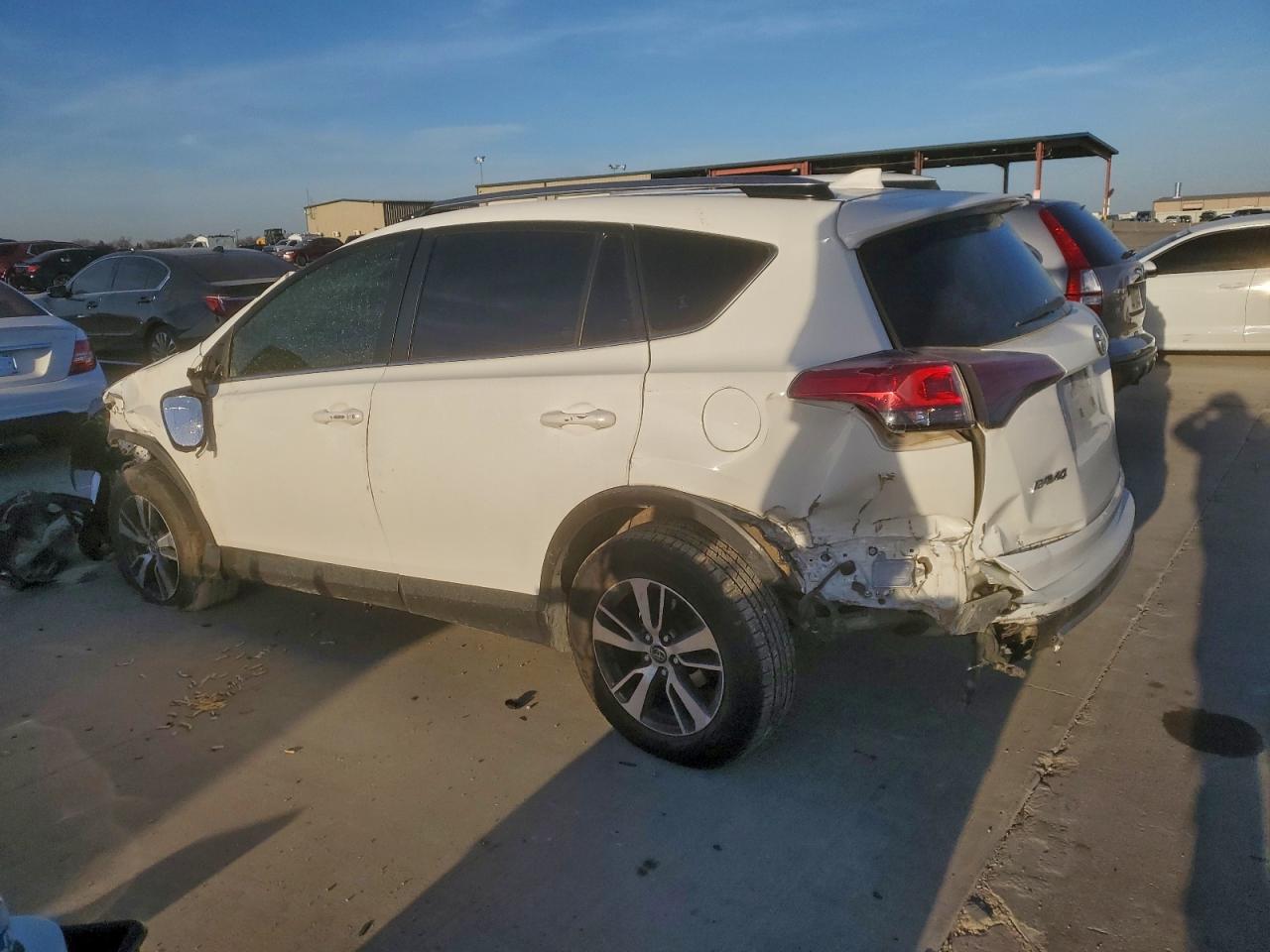 2017 TOYOTA RAV4 XLE photo 2