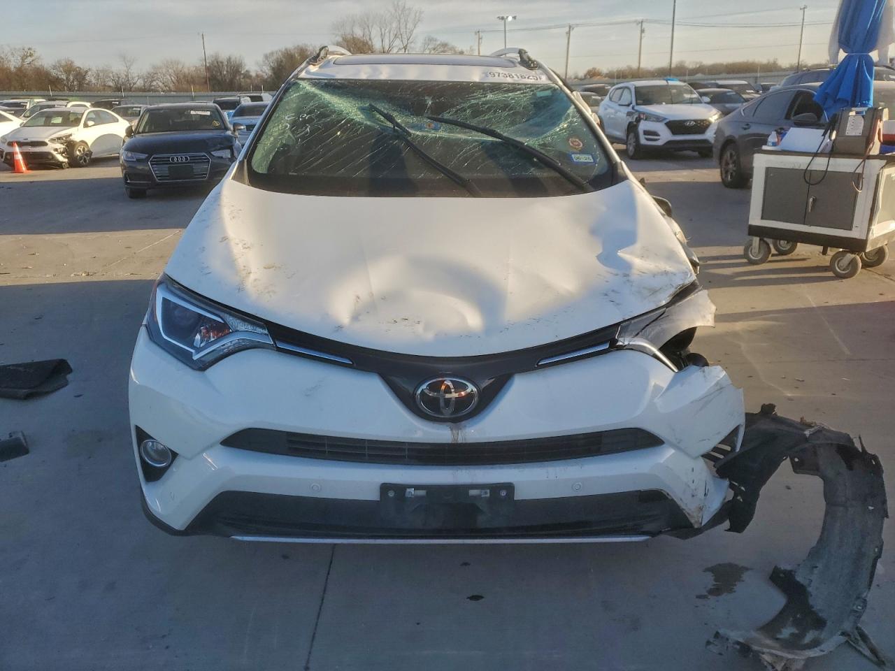 2017 TOYOTA RAV4 XLE photo 5