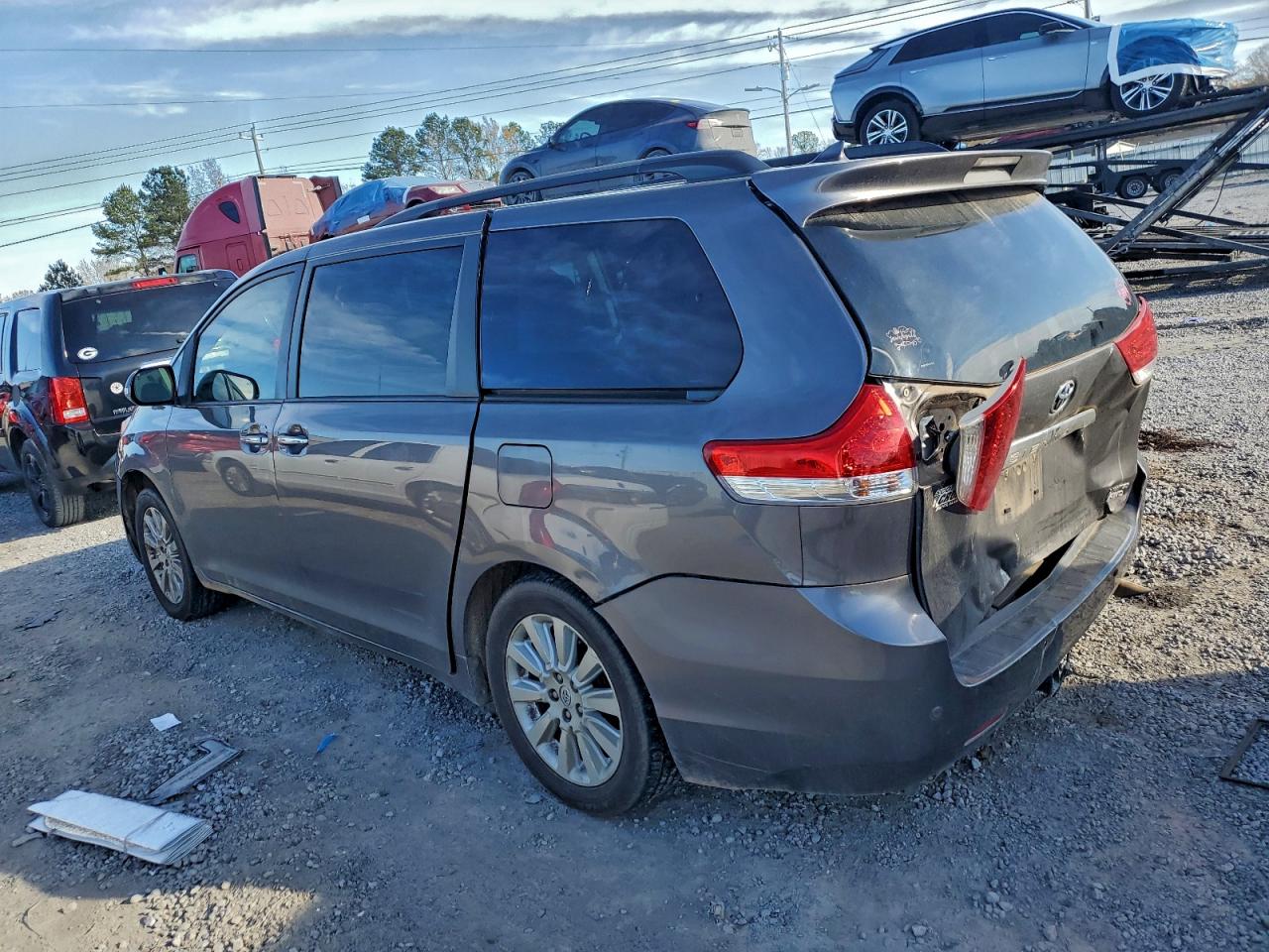 2014 TOYOTA SIENNA XLE photo 2