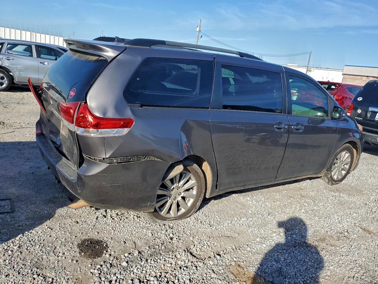 2014 TOYOTA SIENNA XLE photo 3