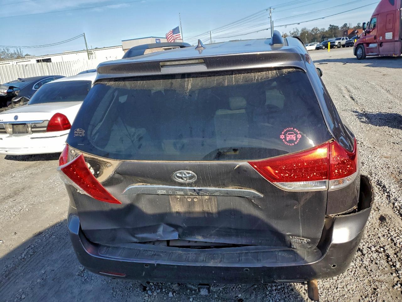 2014 TOYOTA SIENNA XLE photo 6