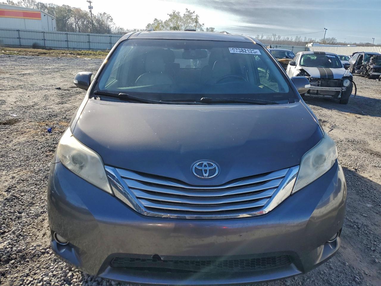2014 TOYOTA SIENNA XLE photo 5