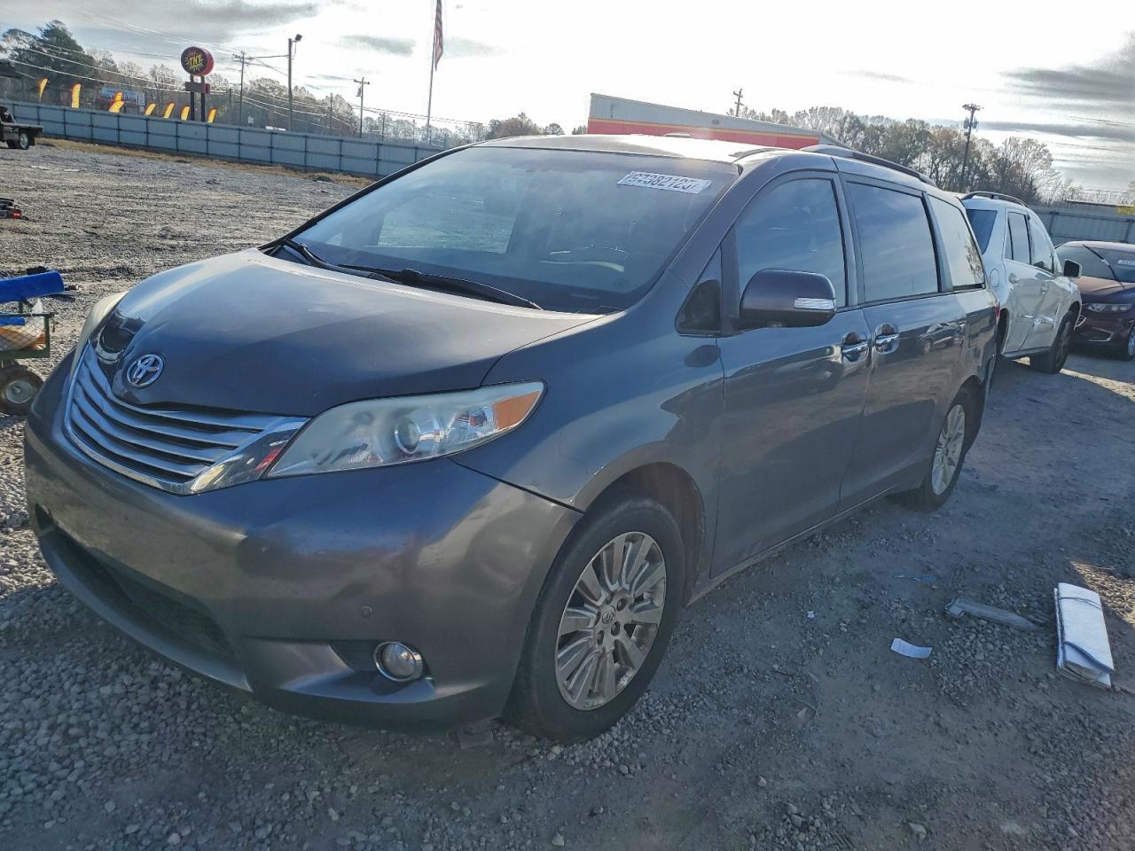 2014 TOYOTA SIENNA