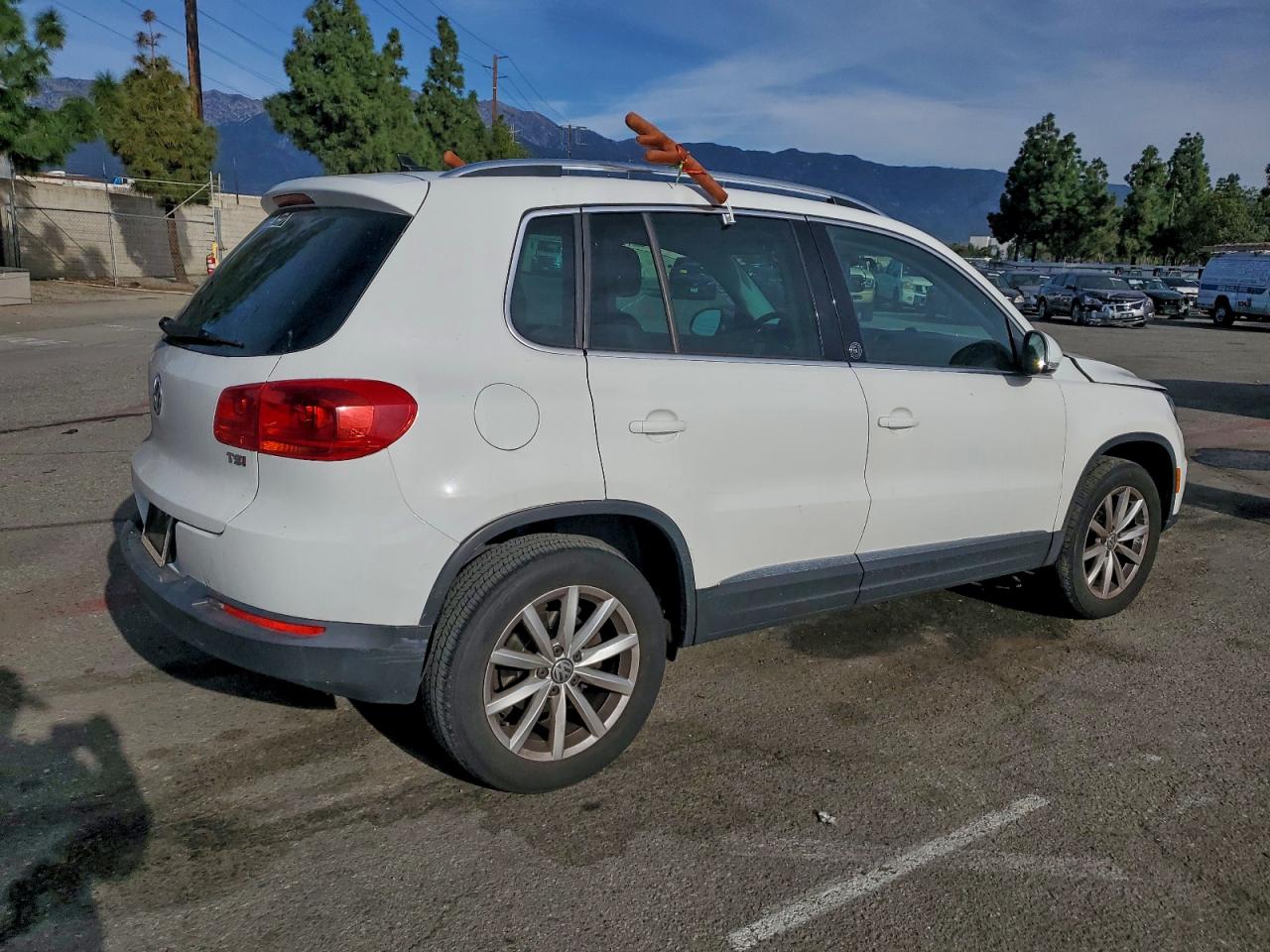 2017 VOLKSWAGEN TIGUAN WOLFSBURG photo 3
