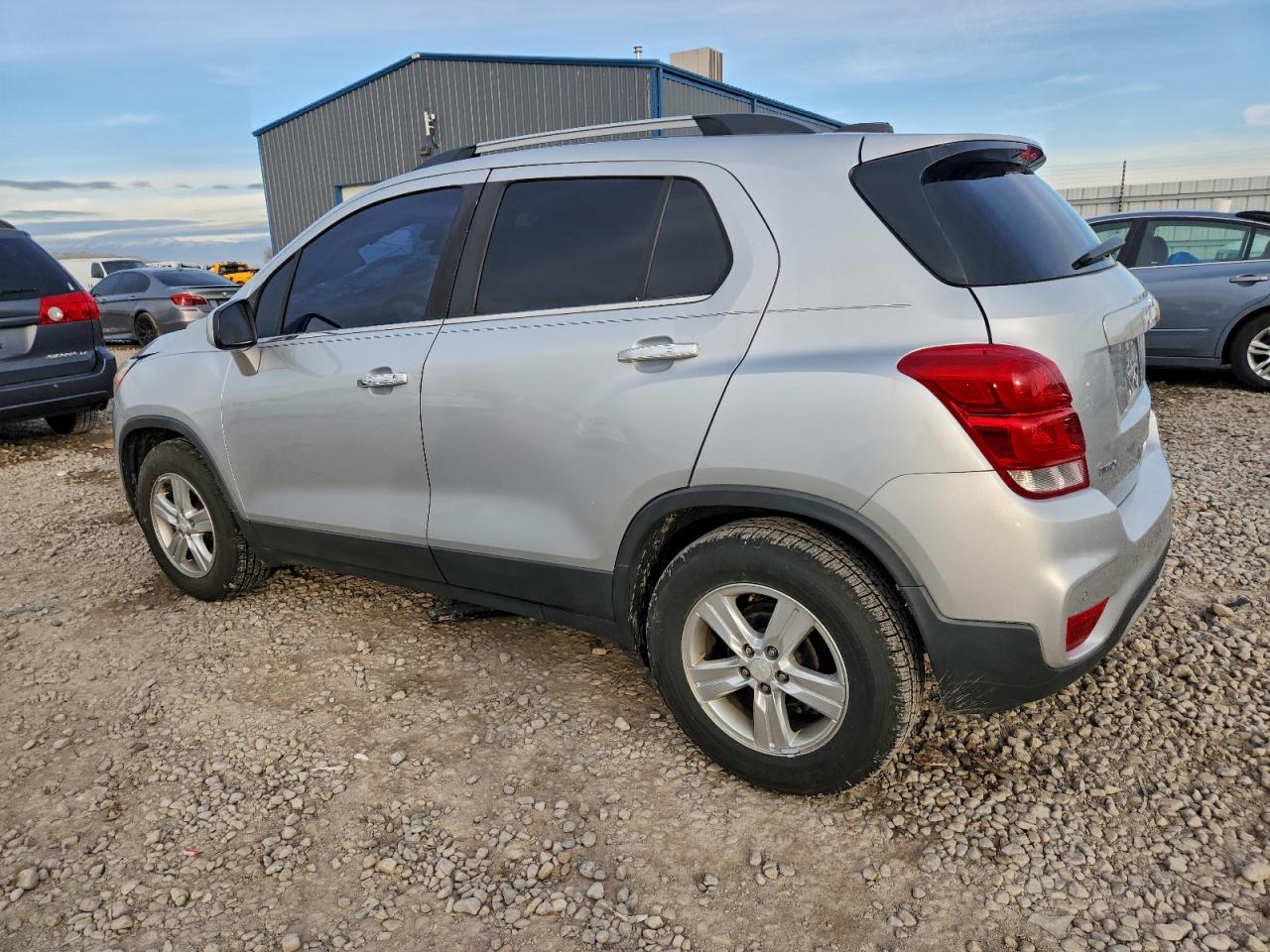 2017 CHEVROLET TRAX 1LT photo 2