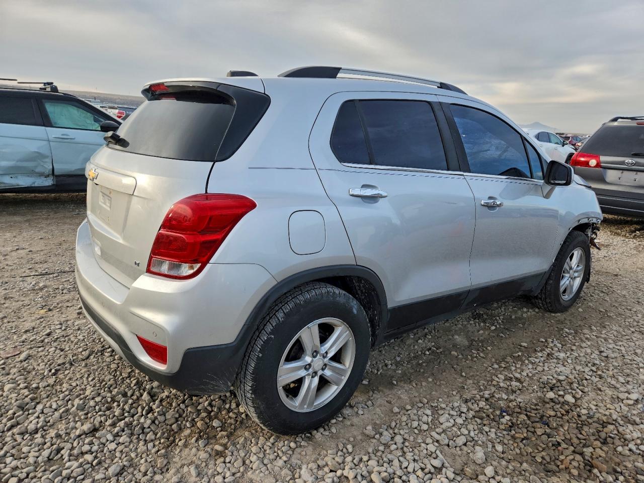 2017 CHEVROLET TRAX 1LT photo 3