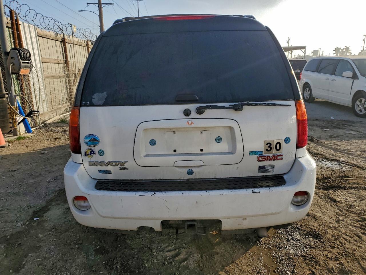 2005 GMC ENVOY DENALI XL photo 6