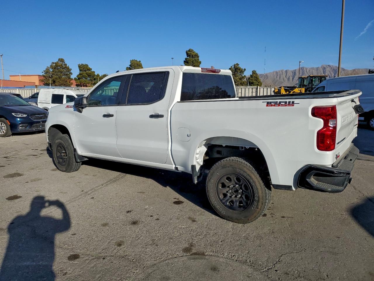 2025 CHEVROLET SILVERADO K1500 TRAIL BOSS CUSTOM photo 2