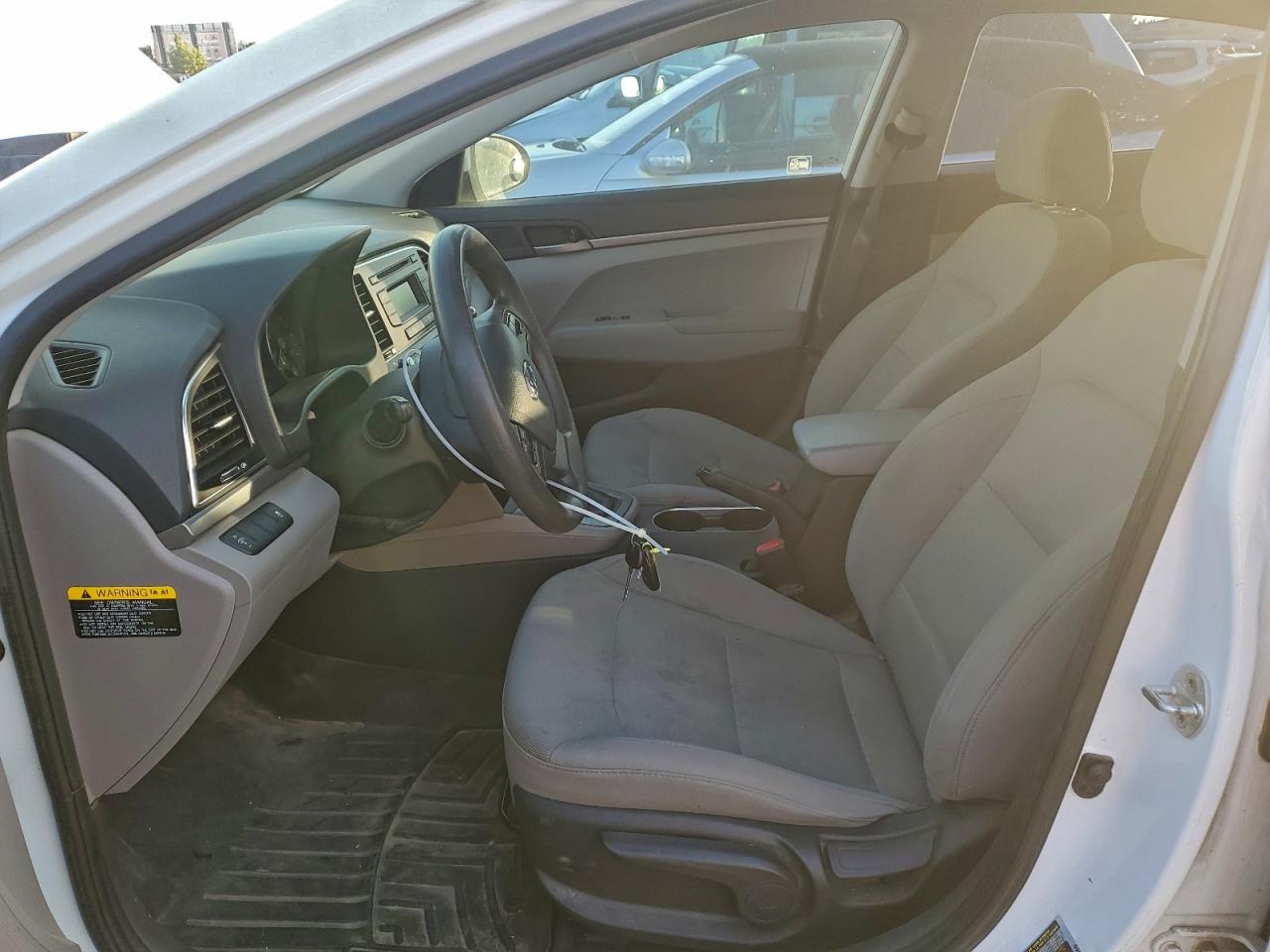 2017 HYUNDAI ELANTRA SE photo 7