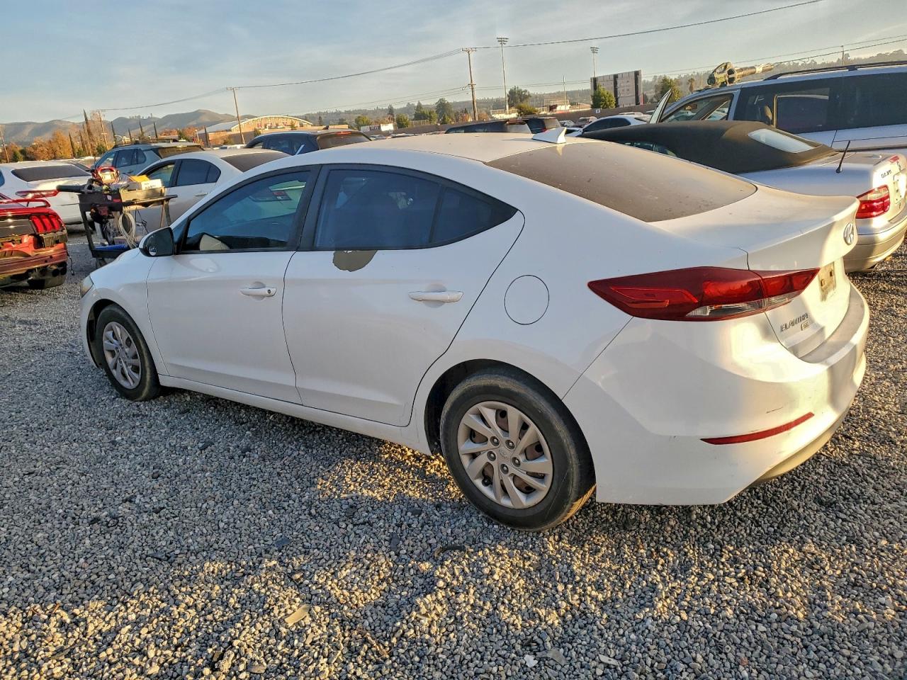 2017 HYUNDAI ELANTRA SE photo 2