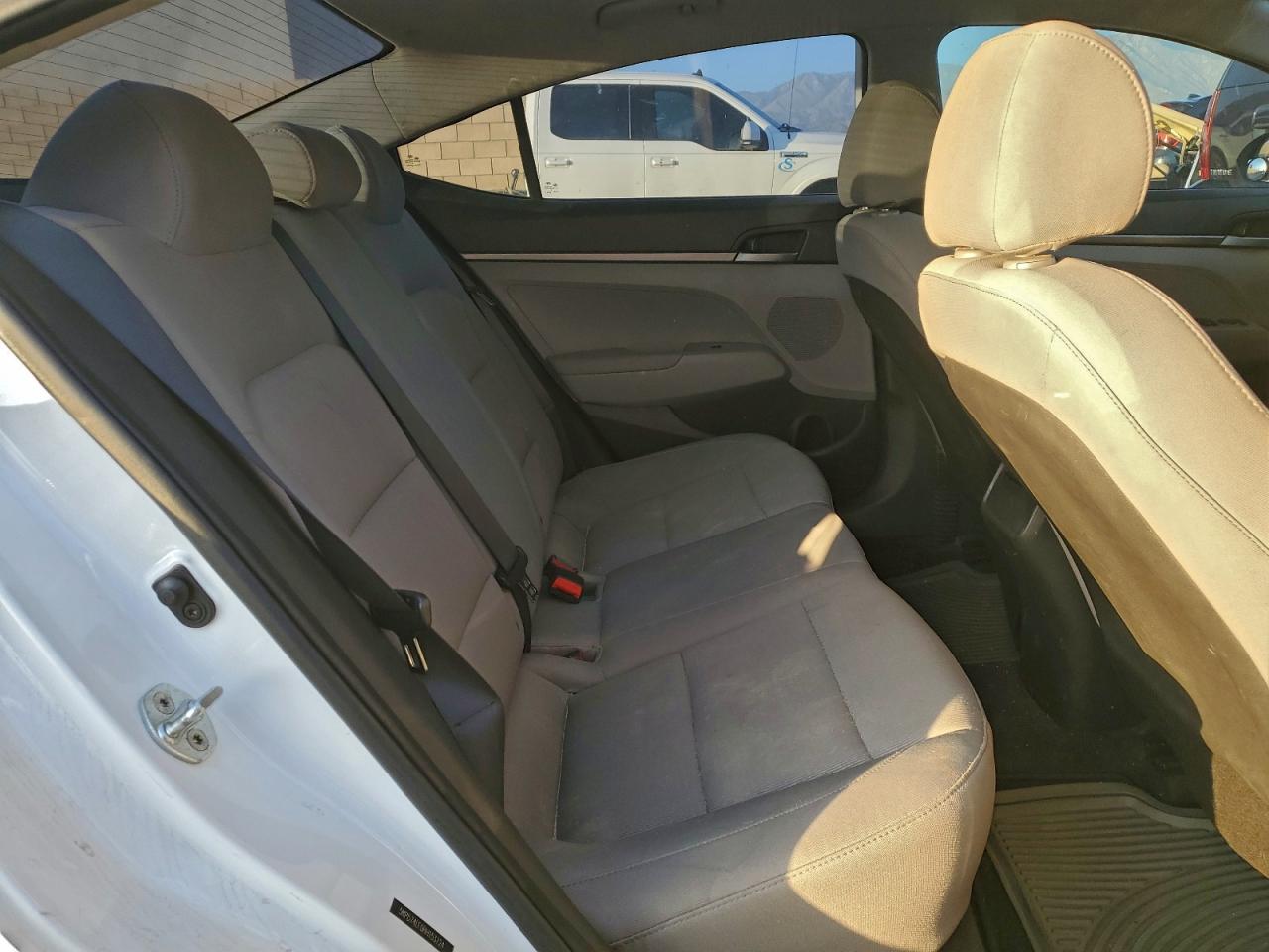 2017 HYUNDAI ELANTRA SE photo 10