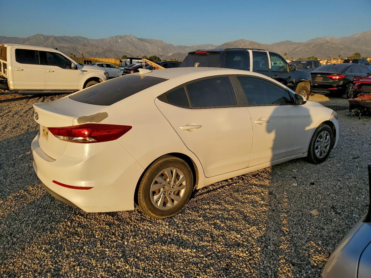 2017 HYUNDAI ELANTRA SE photo 3