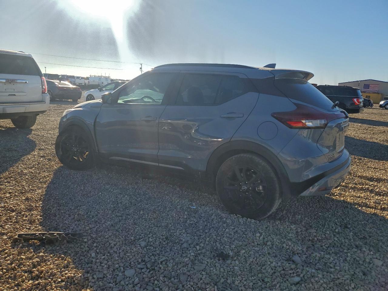 2022 NISSAN KICKS SR photo 2