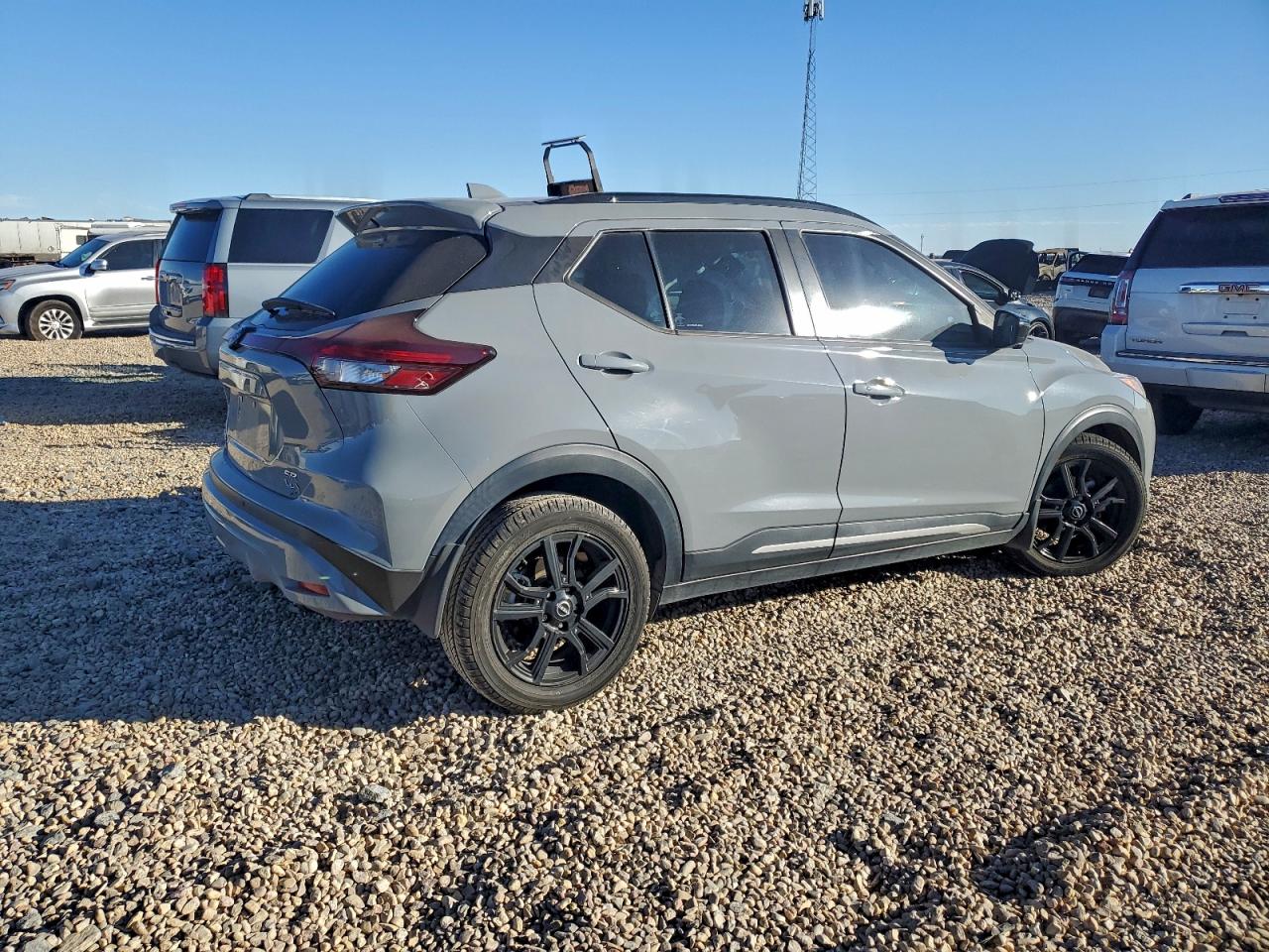 2022 NISSAN KICKS SR photo 3