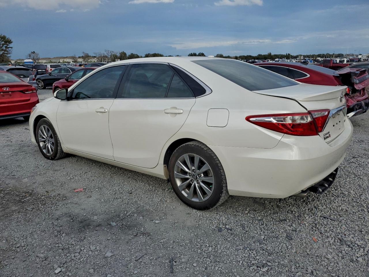 2017 TOYOTA CAMRY XSE photo 4