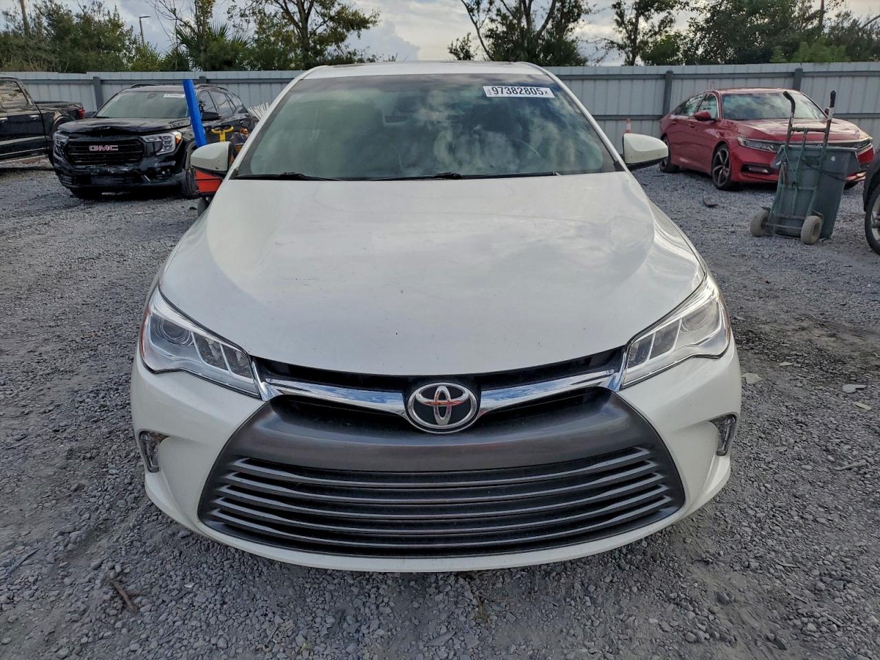 2017 TOYOTA CAMRY XSE photo 13