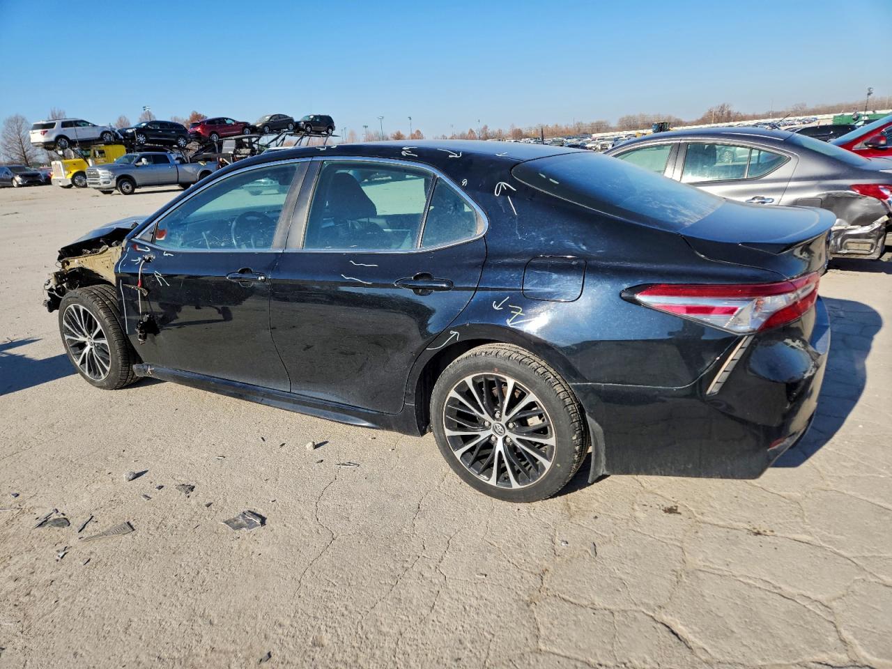 2018 TOYOTA CAMRY L photo 2