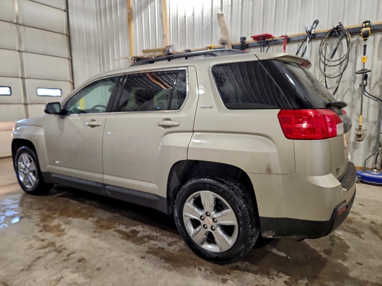 2015 GMC TERRAIN SLE photo 2
