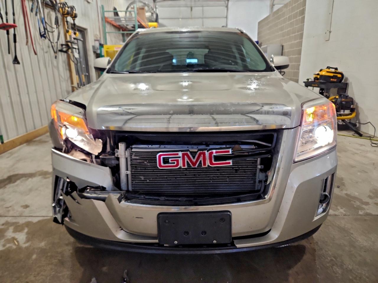 2015 GMC TERRAIN SLE photo 5