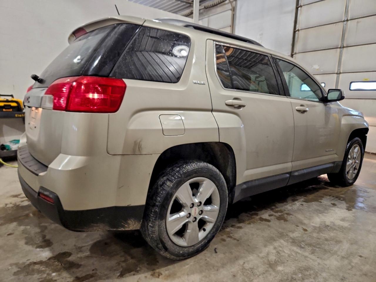 2015 GMC TERRAIN SLE photo 3