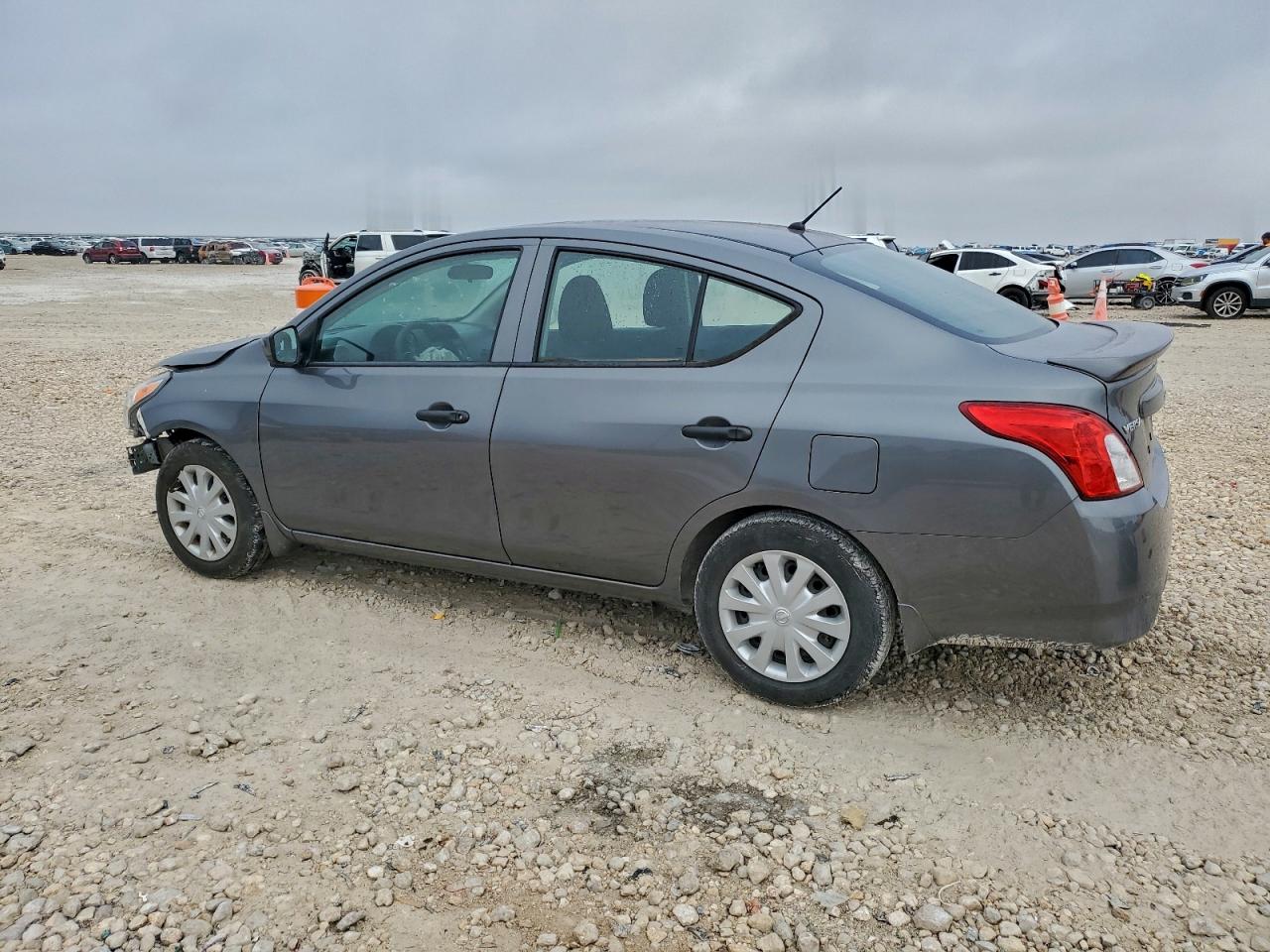 2018 NISSAN VERSA S photo 2