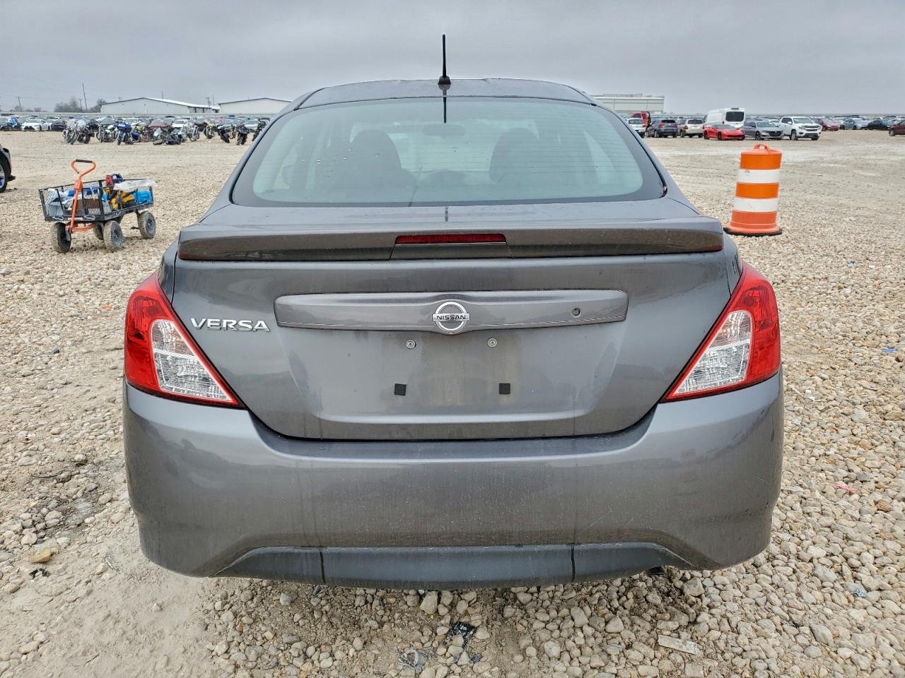 2018 NISSAN VERSA S photo 6