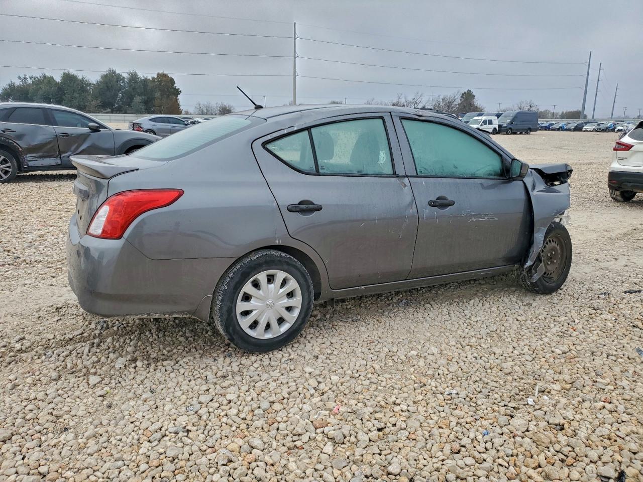 2018 NISSAN VERSA S photo 3