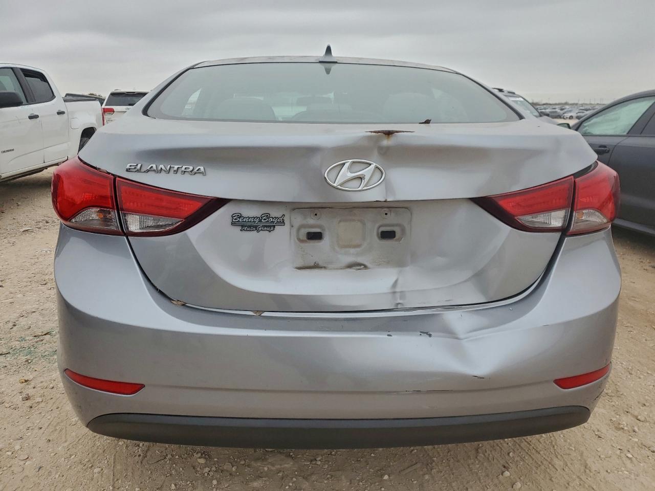 2015 HYUNDAI ELANTRA SE photo 6