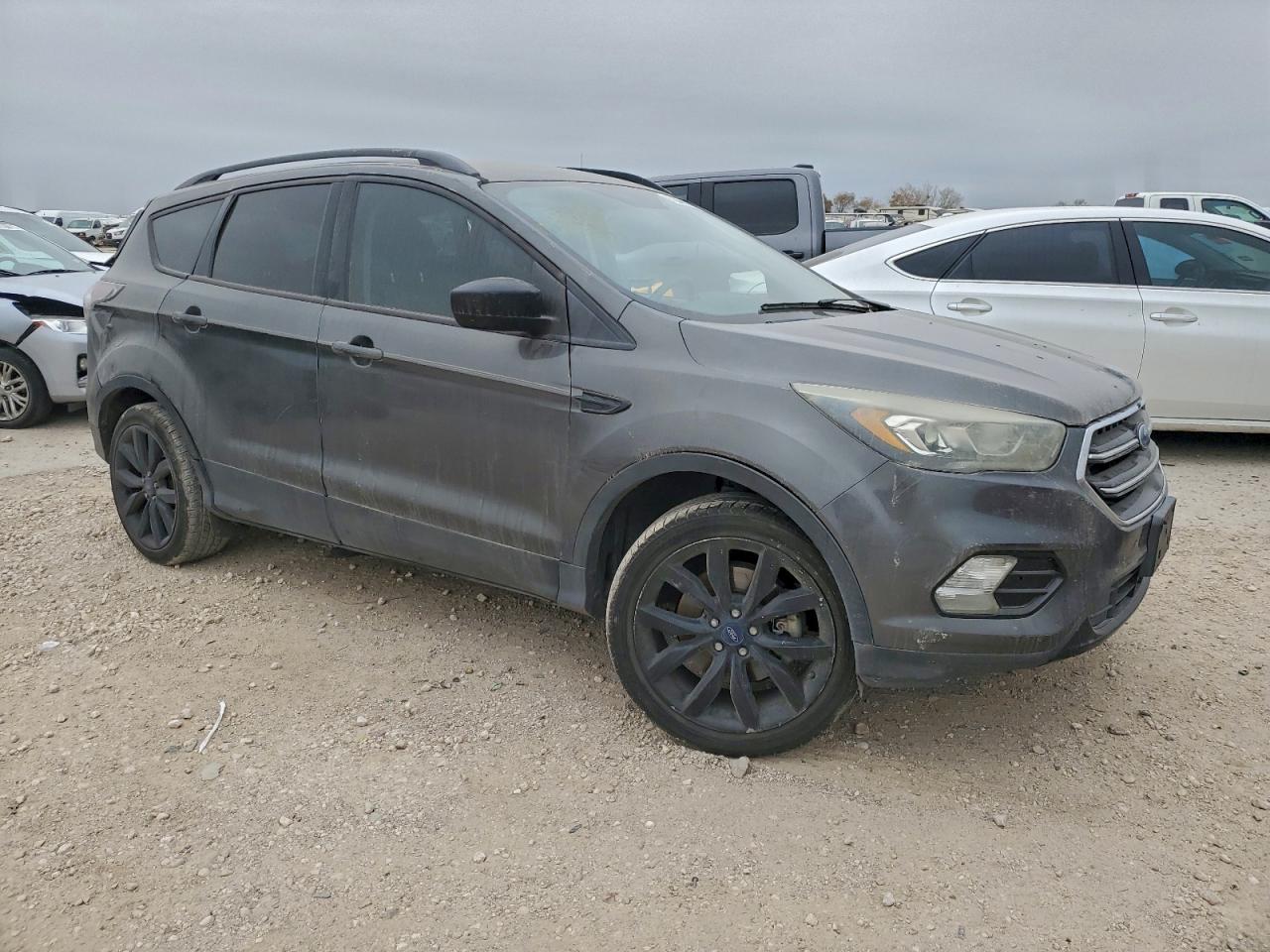 2017 FORD ESCAPE SE photo 4