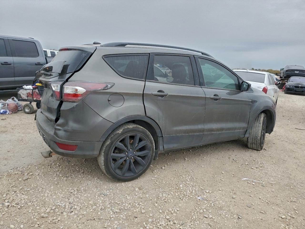 2017 FORD ESCAPE SE photo 3