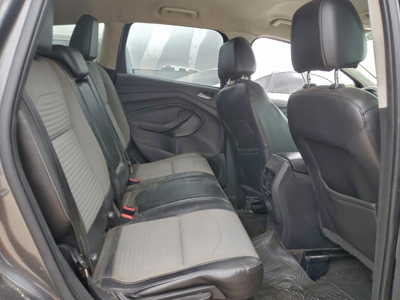 2017 FORD ESCAPE SE photo 11