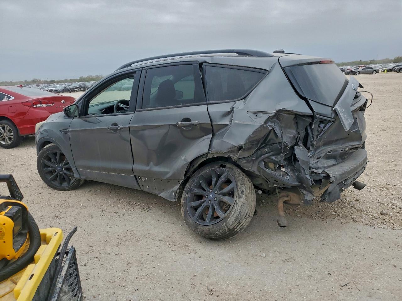 2017 FORD ESCAPE SE photo 2