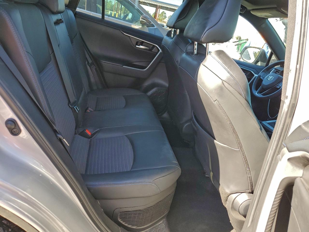 2022 TOYOTA RAV4 XSE photo 11
