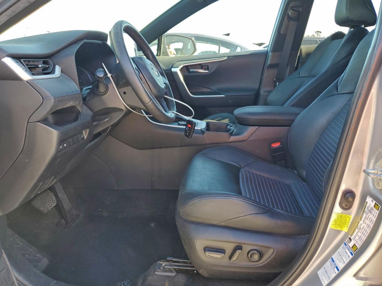 2022 TOYOTA RAV4 XSE photo 7