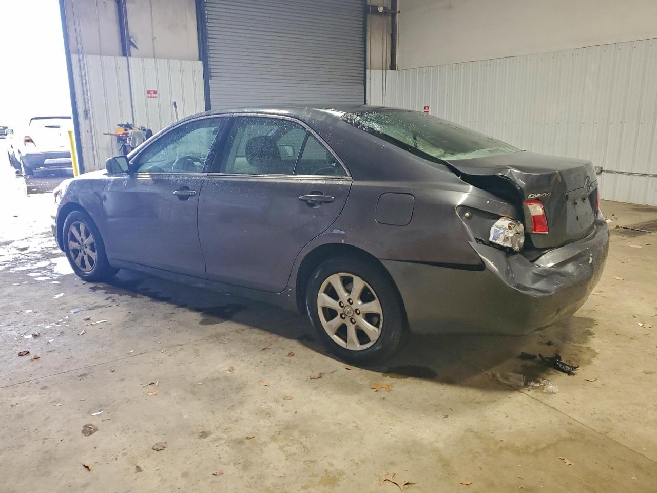 2009 TOYOTA CAMRY BASE photo 2