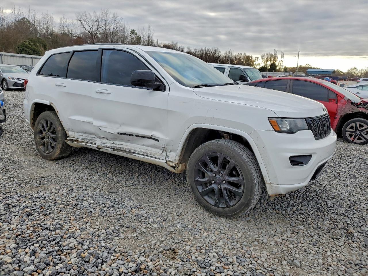 2018 JEEP GRAND CHEROKEE LAREDO photo 4
