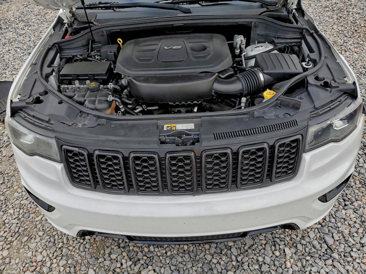 2018 JEEP GRAND CHEROKEE LAREDO photo 12