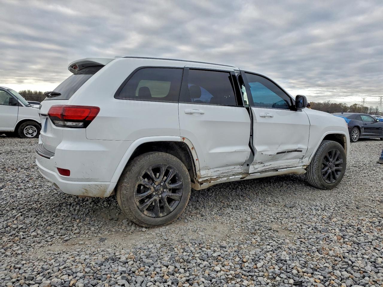 2018 JEEP GRAND CHEROKEE LAREDO photo 3