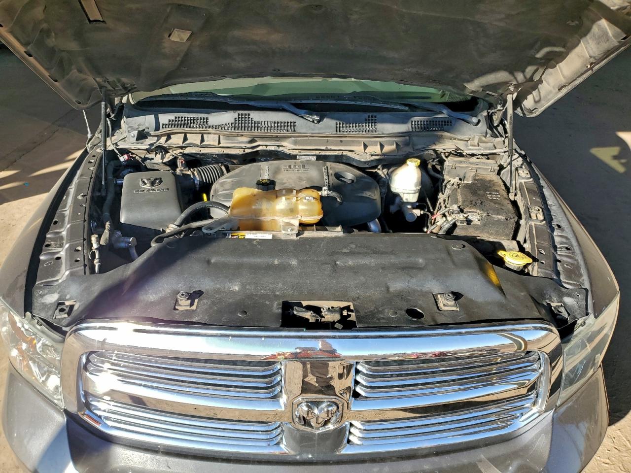 2015 RAM 1500 SLT photo 31