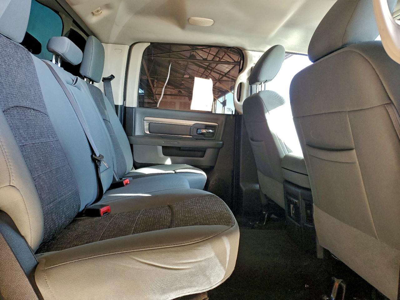 2015 RAM 1500 SLT photo 28
