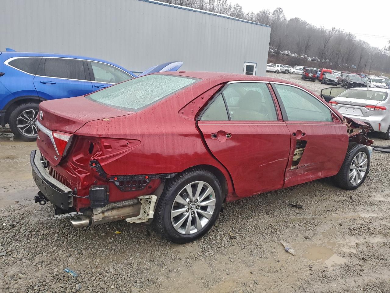 2015 TOYOTA CAMRY LE photo 3