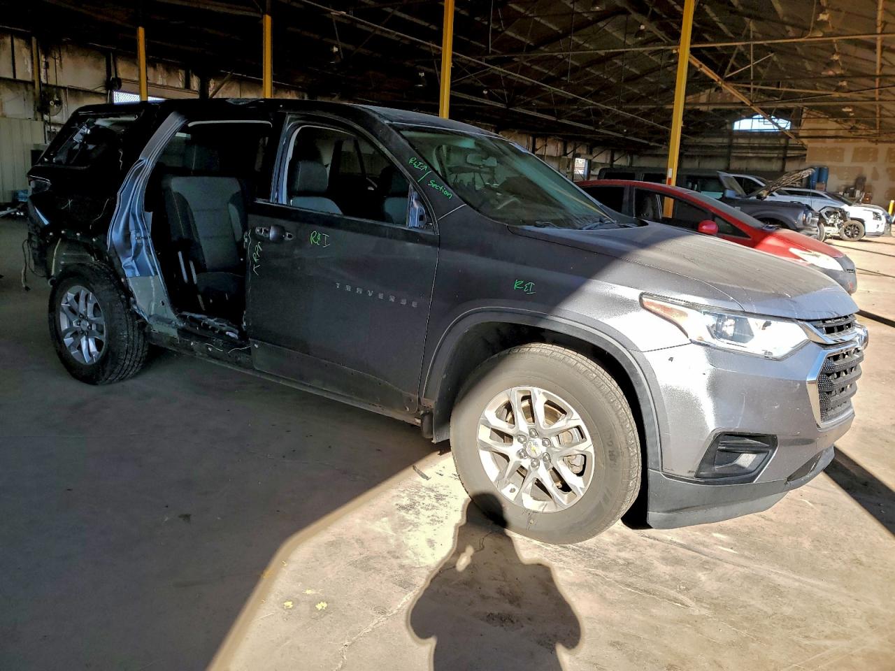 2020 CHEVROLET TRAVERSE LS photo 4