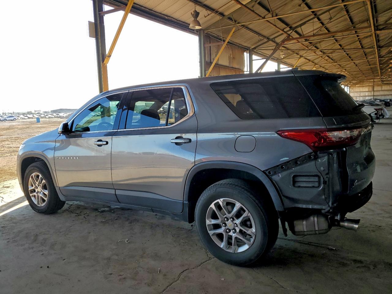 2020 CHEVROLET TRAVERSE LS photo 2