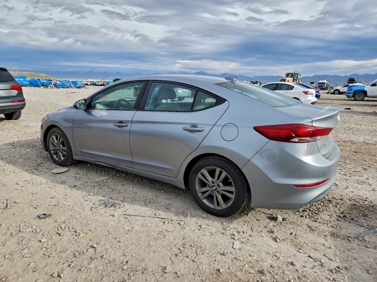 2017 HYUNDAI ELANTRA SE photo 2