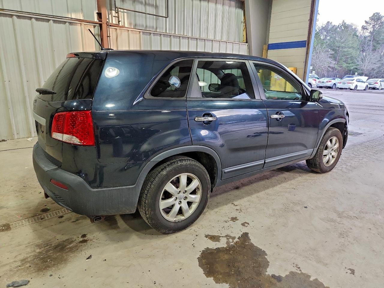 2013 KIA SORENTO LX photo 3