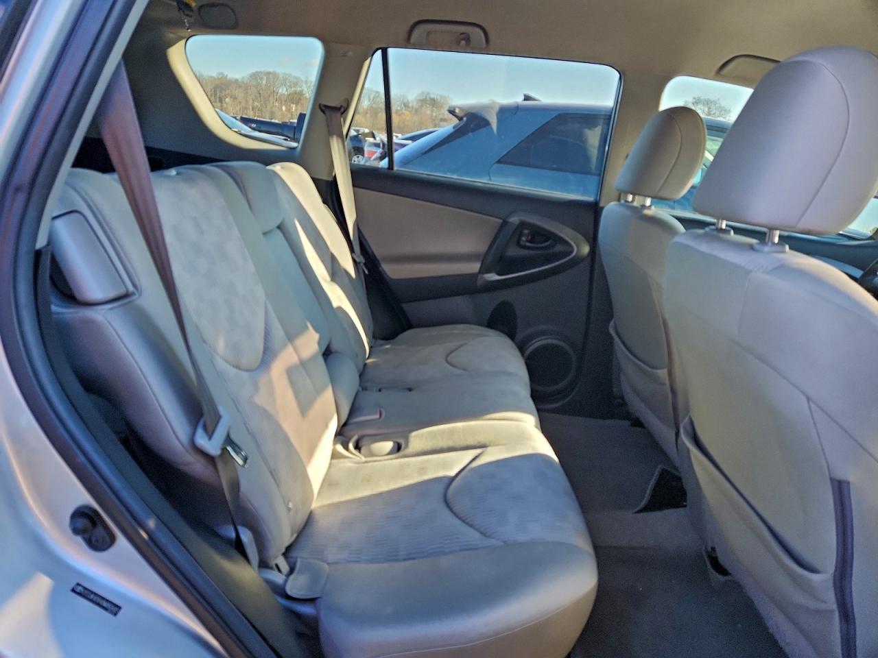 2011 TOYOTA RAV4 BASE photo 11