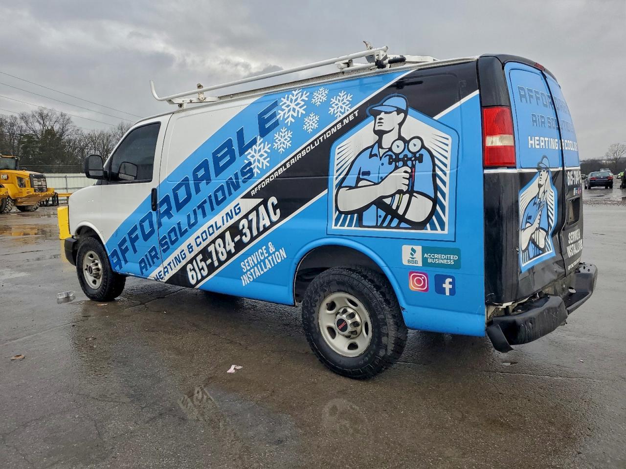 2014 GMC SAVANA G2500 photo 2