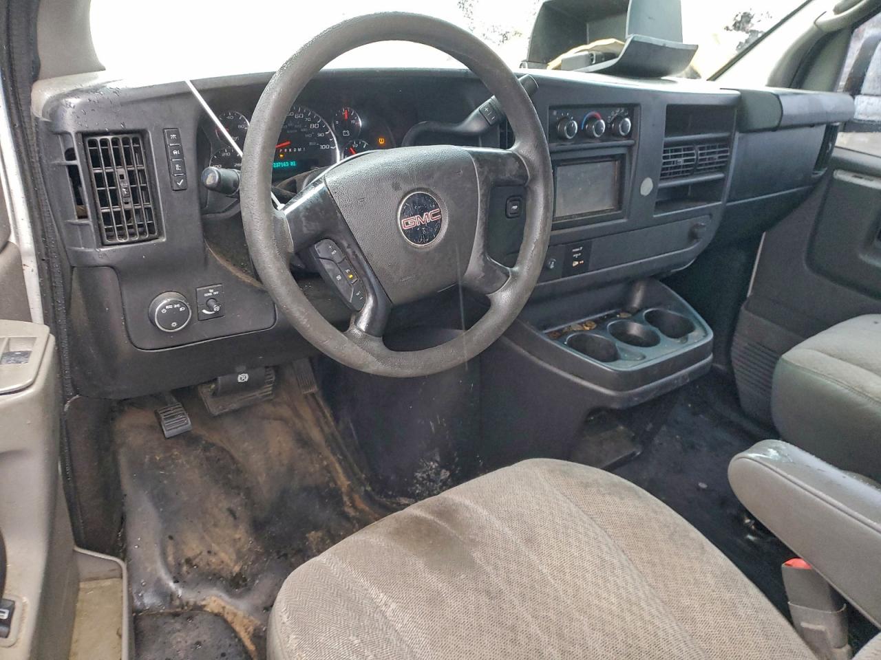 2014 GMC SAVANA G2500 photo 8