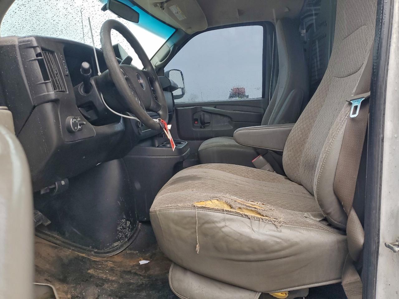 2014 GMC SAVANA G2500 photo 7