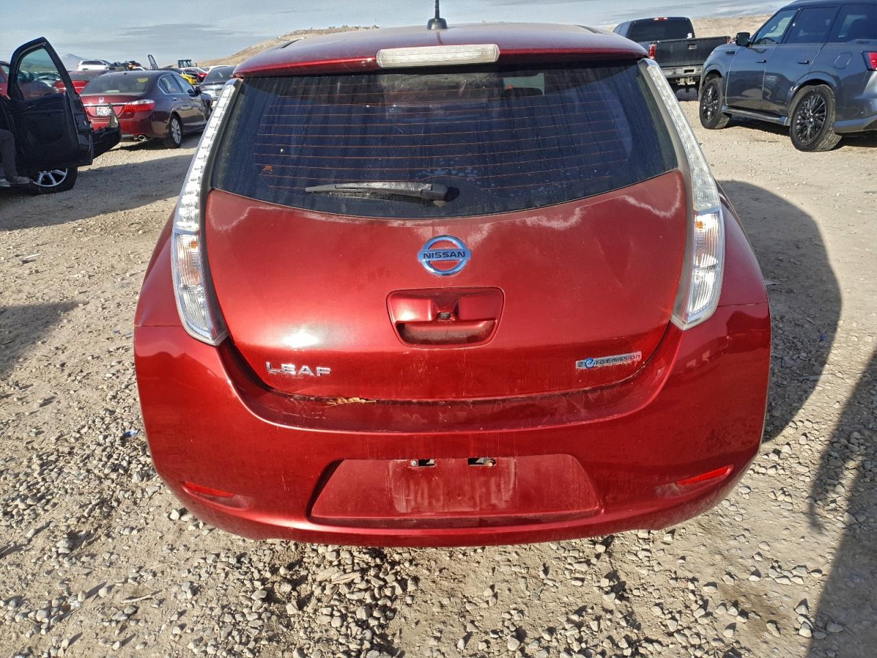2015 NISSAN LEAF S photo 6